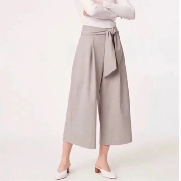Club Monaco  Belted Crop Pants, size 4 - Picture 3 of 14